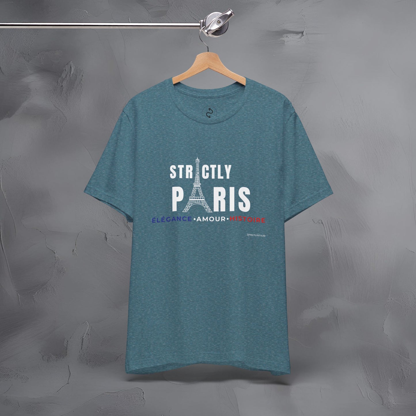 Strictly Paris – Élégance, Amour, Histoire T-Shirt - French City Pride Graphic Tee - Paris Lifestyle Streetwear Shirt