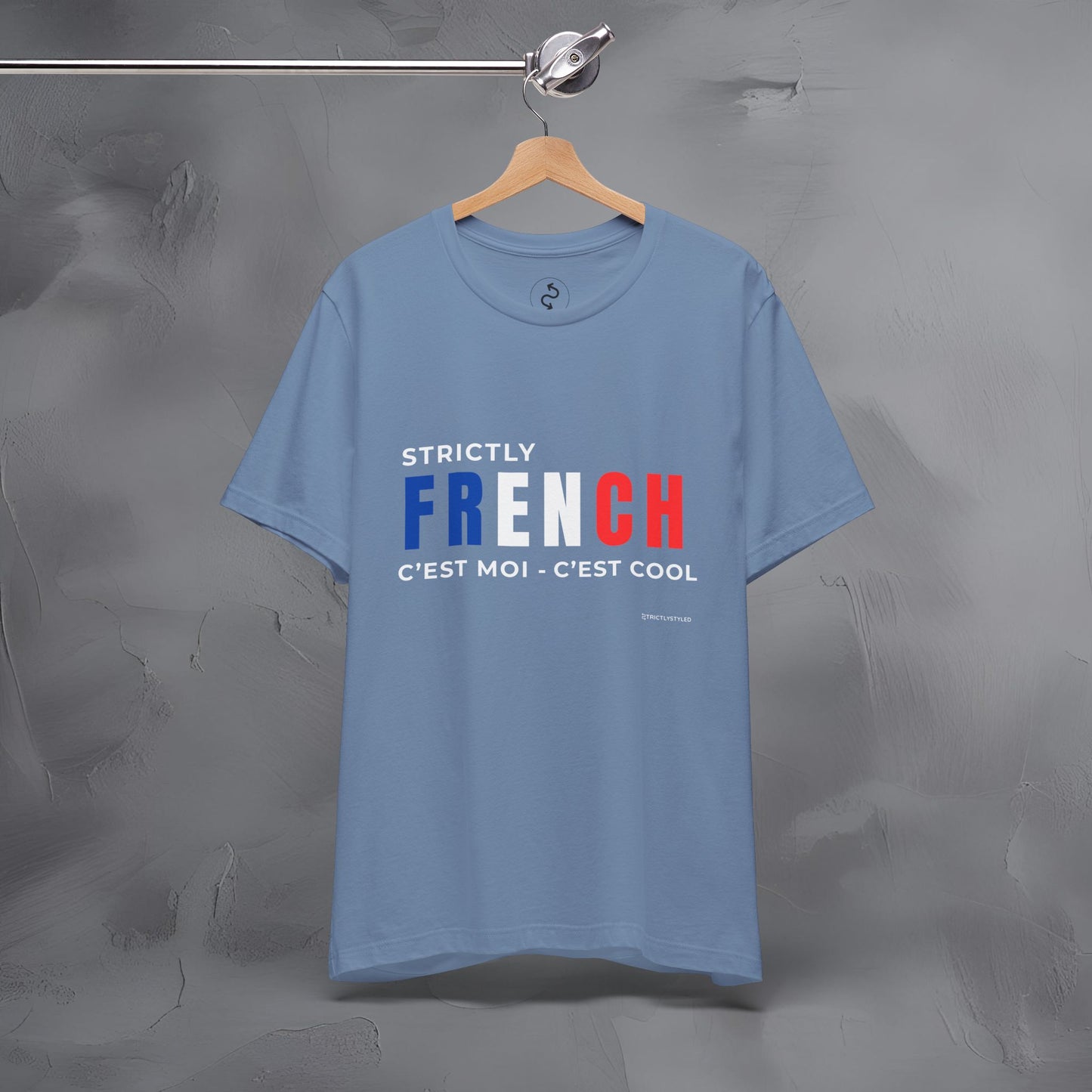 Strictly French – C’est Moi, C’est Cool T-Shirt | Fun Parisian Graphic Tee | French Lifestyle Streetwear Shirt