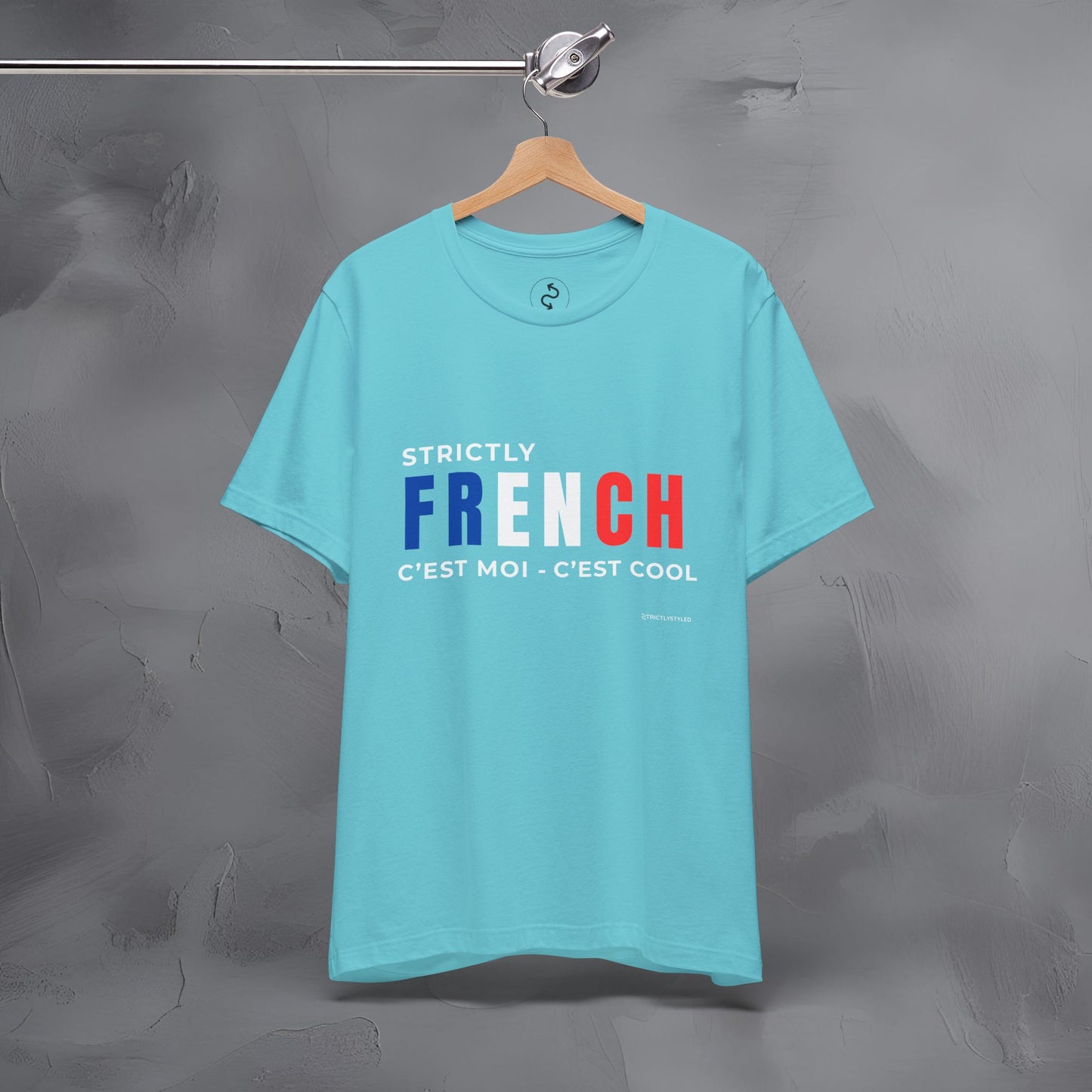 Strictly French – C’est Moi, C’est Cool T-Shirt | Fun Parisian Graphic Tee | French Lifestyle Streetwear Shirt