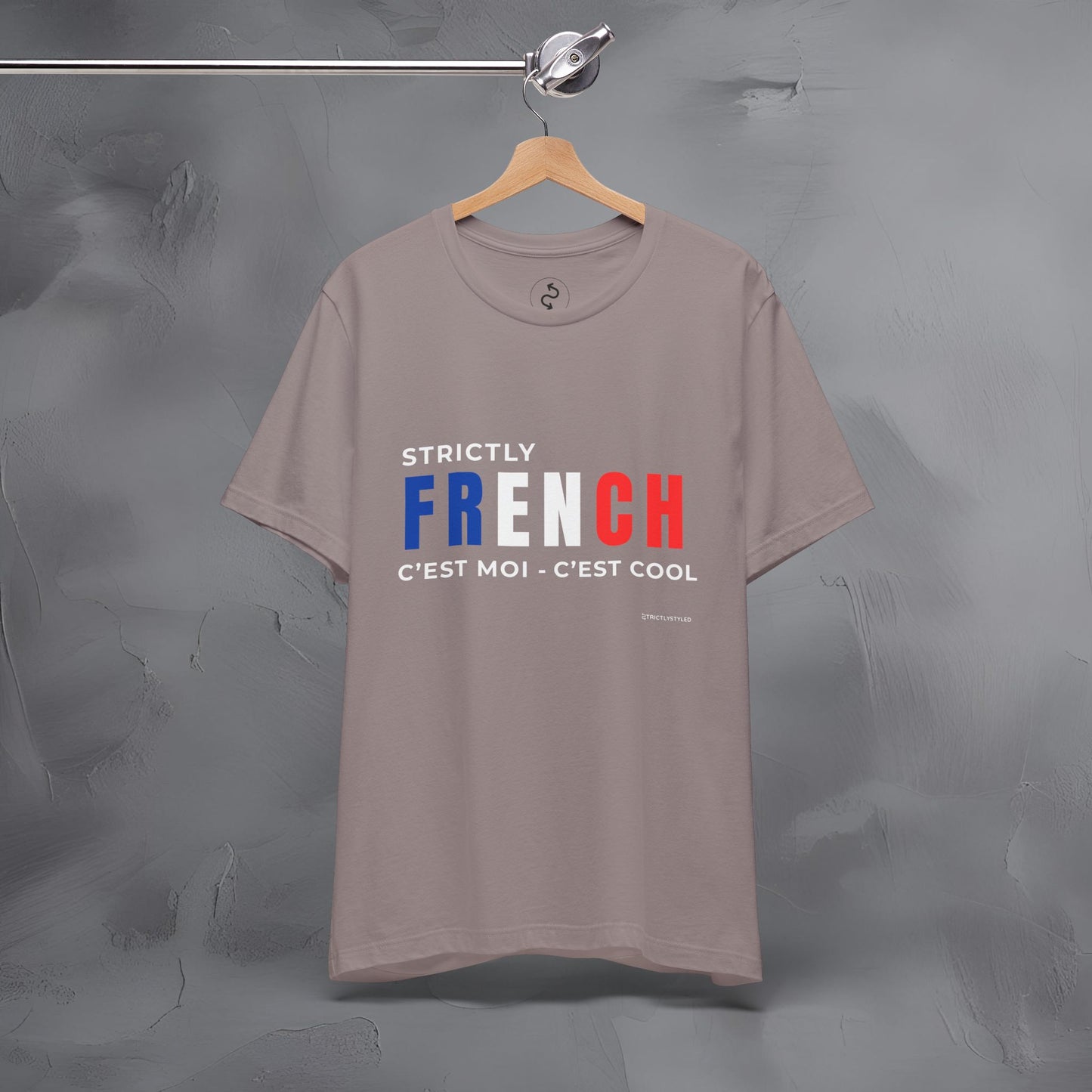 Strictly French – C’est Moi, C’est Cool T-Shirt | Fun Parisian Graphic Tee | French Lifestyle Streetwear Shirt