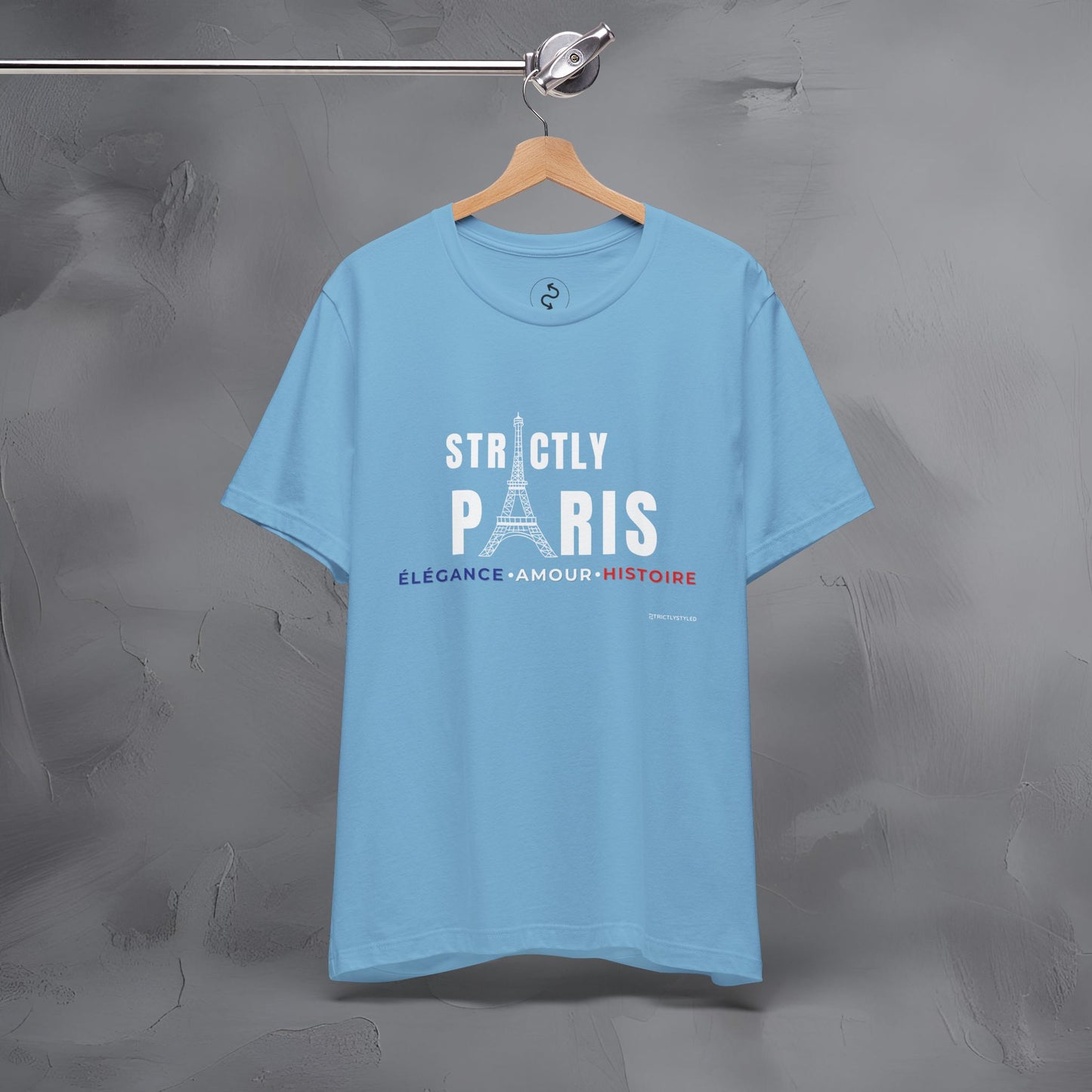 Strictly Paris – Élégance, Amour, Histoire T-Shirt - French City Pride Graphic Tee - Paris Lifestyle Streetwear Shirt