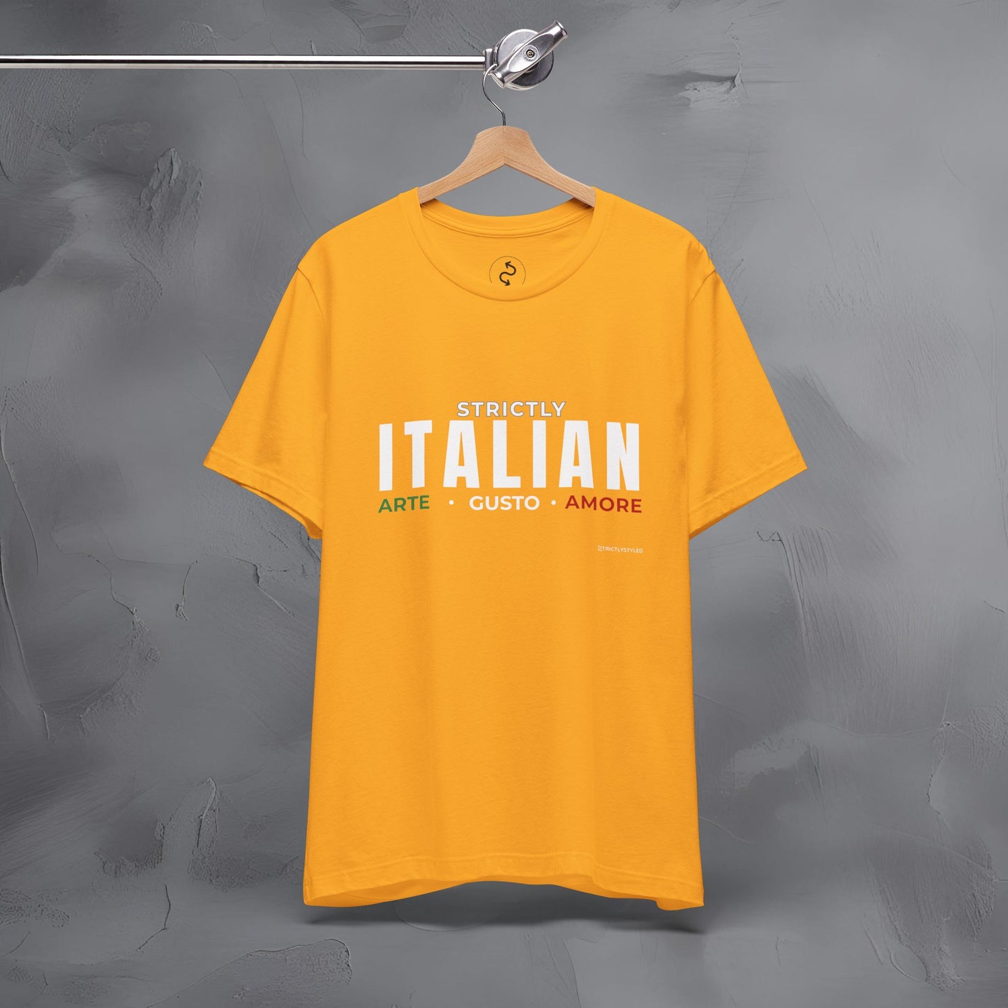 Strictly Italian – Arte, Gusto, Amore T-Shirt | Italian Culture Graphic Tee | Italy Lifestyle Streetwear Shirt