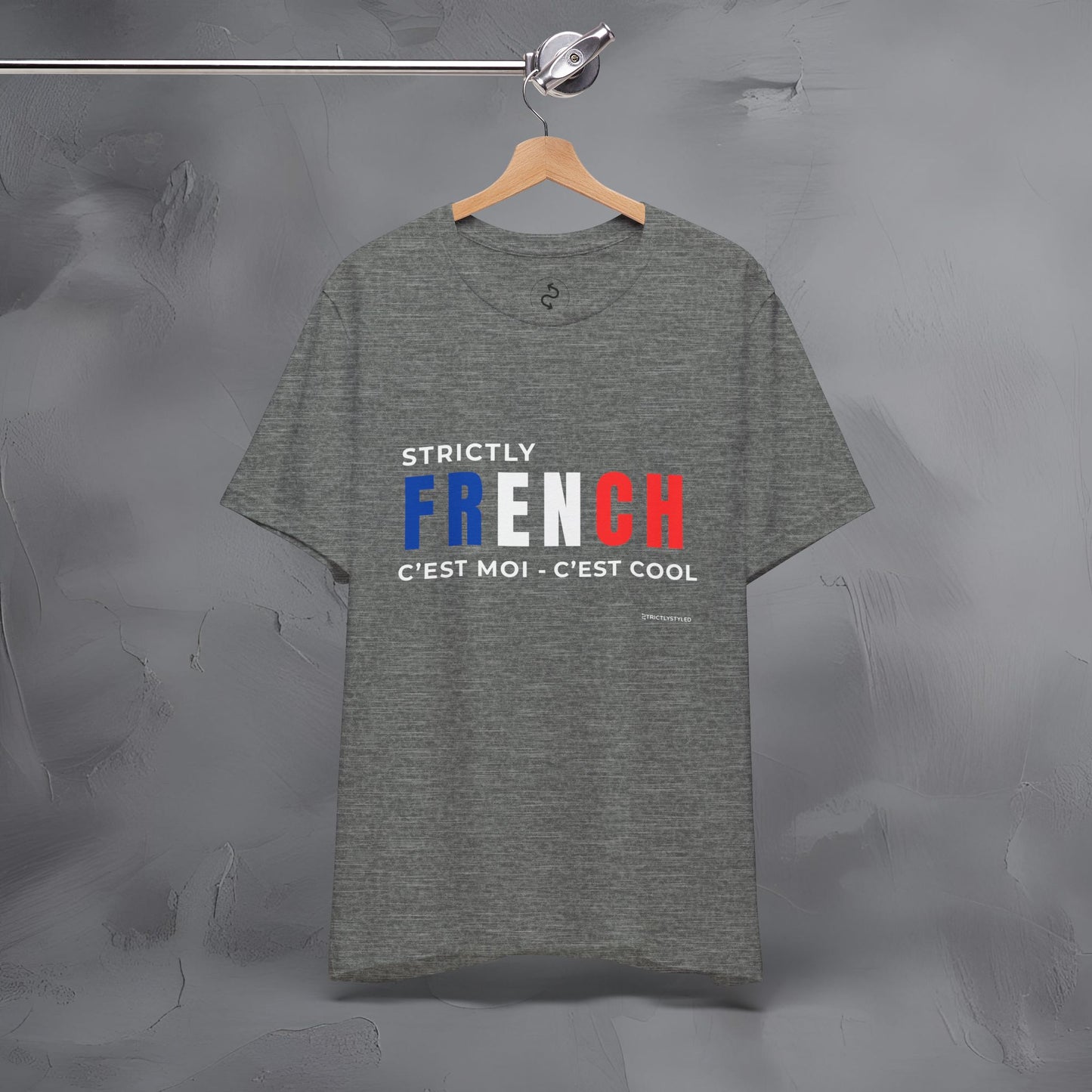 Strictly French – C’est Moi, C’est Cool T-Shirt | Fun Parisian Graphic Tee | French Lifestyle Streetwear Shirt
