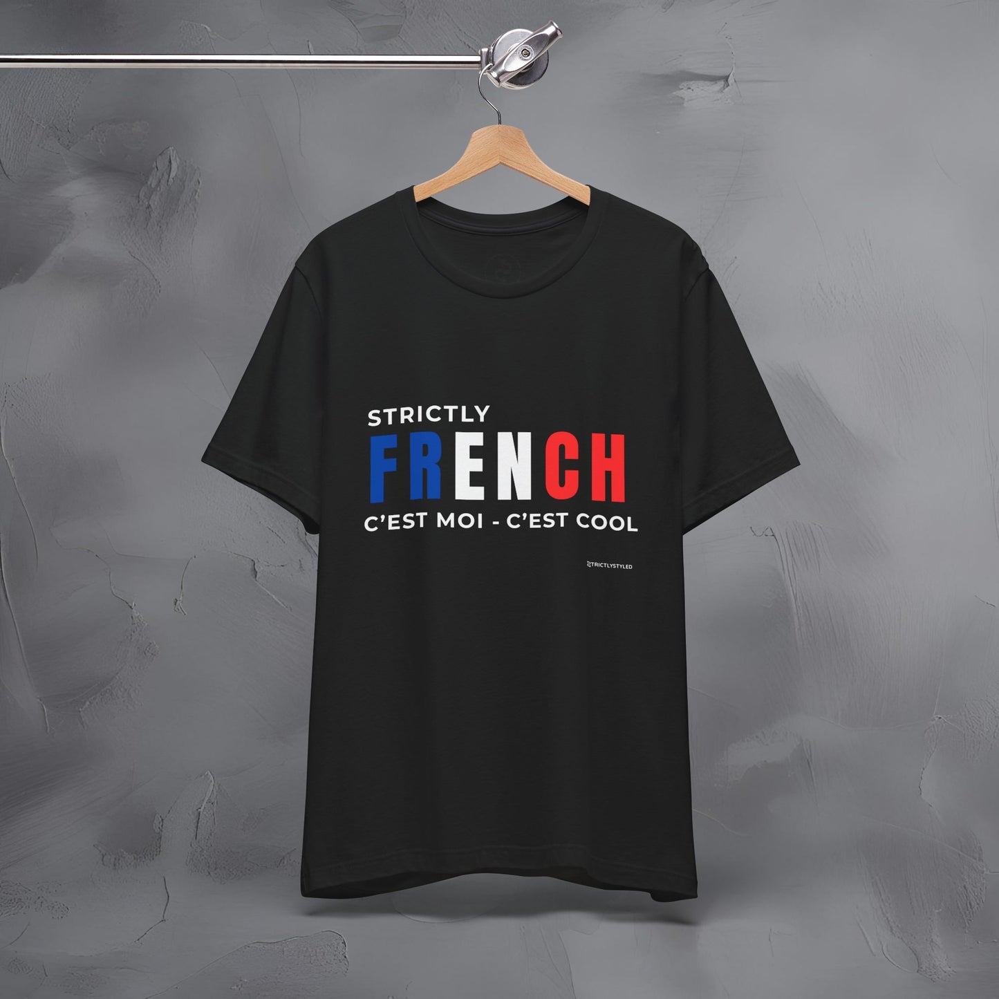 Strictly French – C’est Moi, C’est Cool T-Shirt | Fun Parisian Graphic Tee | French Lifestyle Streetwear Shirt