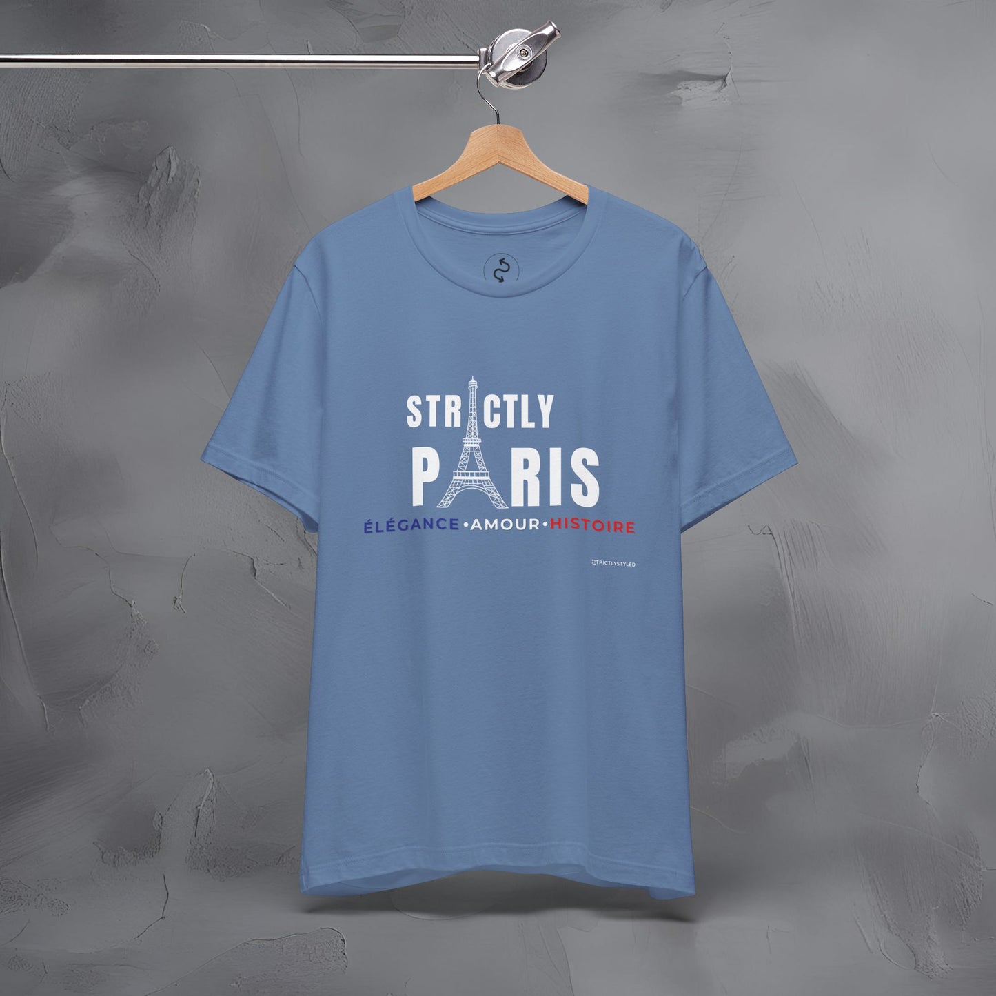 Strictly Paris – Élégance, Amour, Histoire T-Shirt - French City Pride Graphic Tee - Paris Lifestyle Streetwear Shirt