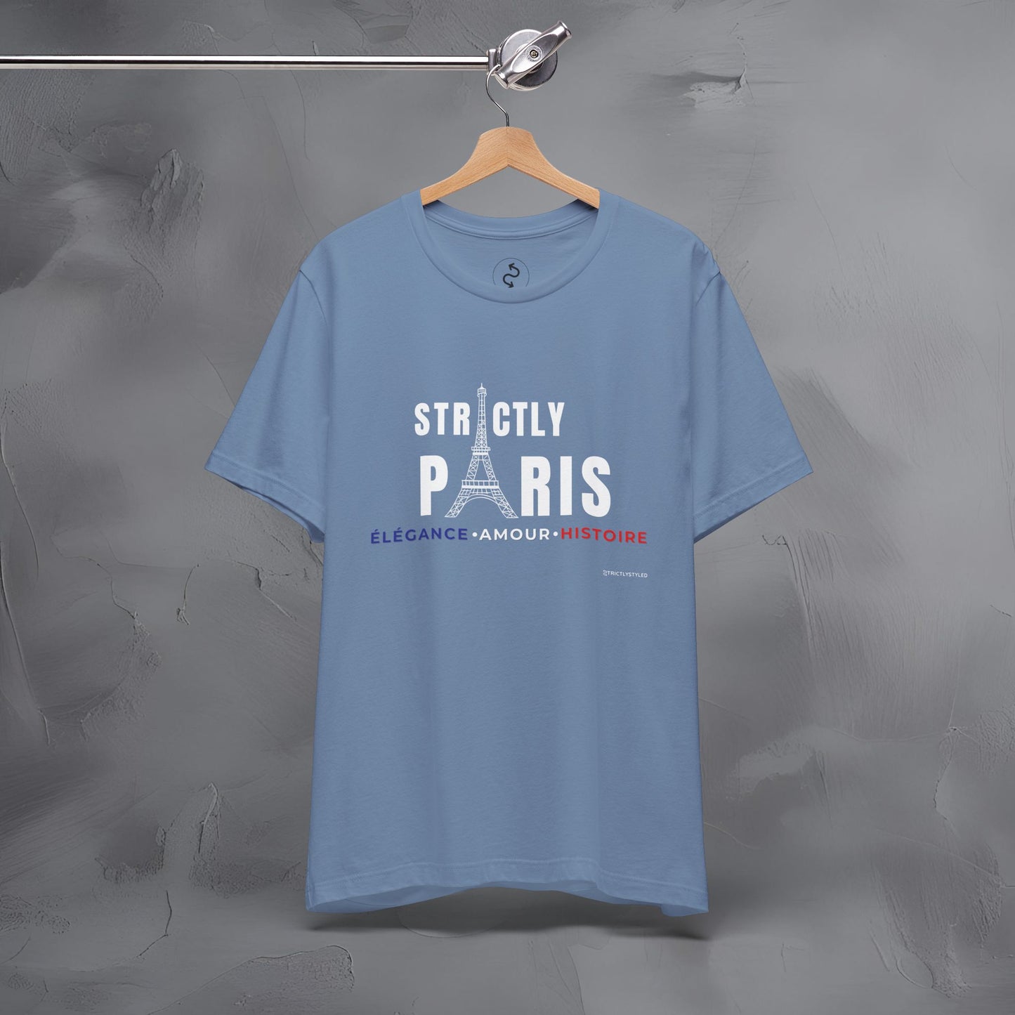 Strictly Paris – Élégance, Amour, Histoire T-Shirt - French City Pride Graphic Tee - Paris Lifestyle Streetwear Shirt