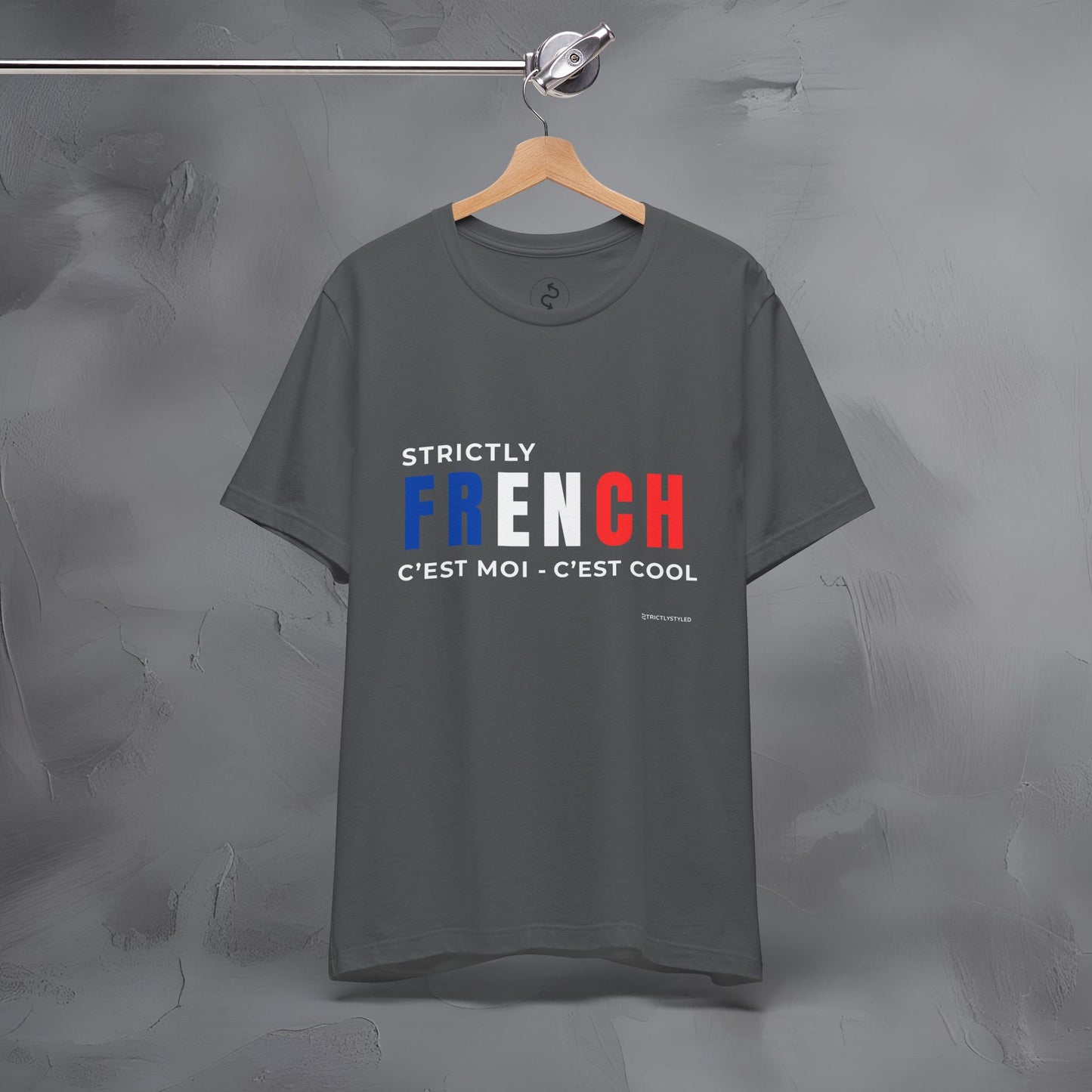 Strictly French – C’est Moi, C’est Cool T-Shirt | Fun Parisian Graphic Tee | French Lifestyle Streetwear Shirt