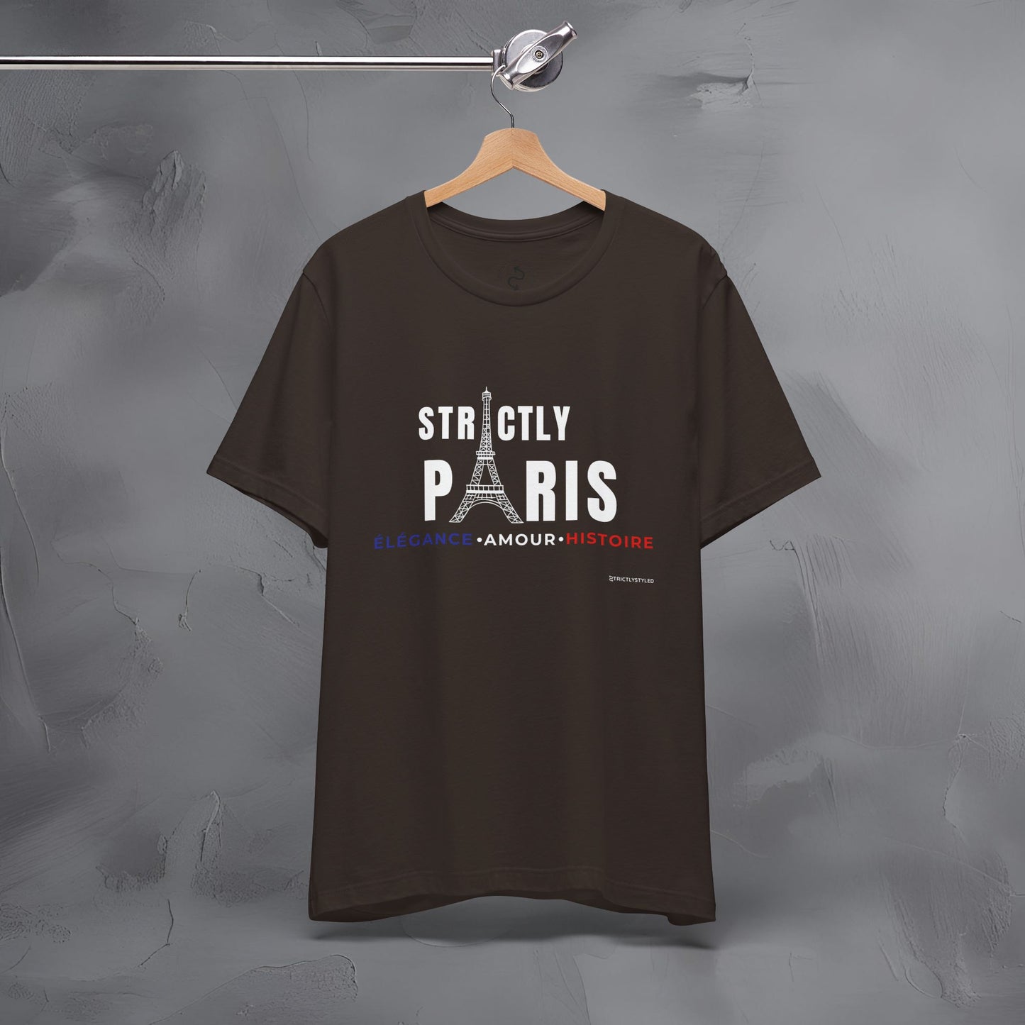 Strictly Paris – Élégance, Amour, Histoire T-Shirt - French City Pride Graphic Tee - Paris Lifestyle Streetwear Shirt