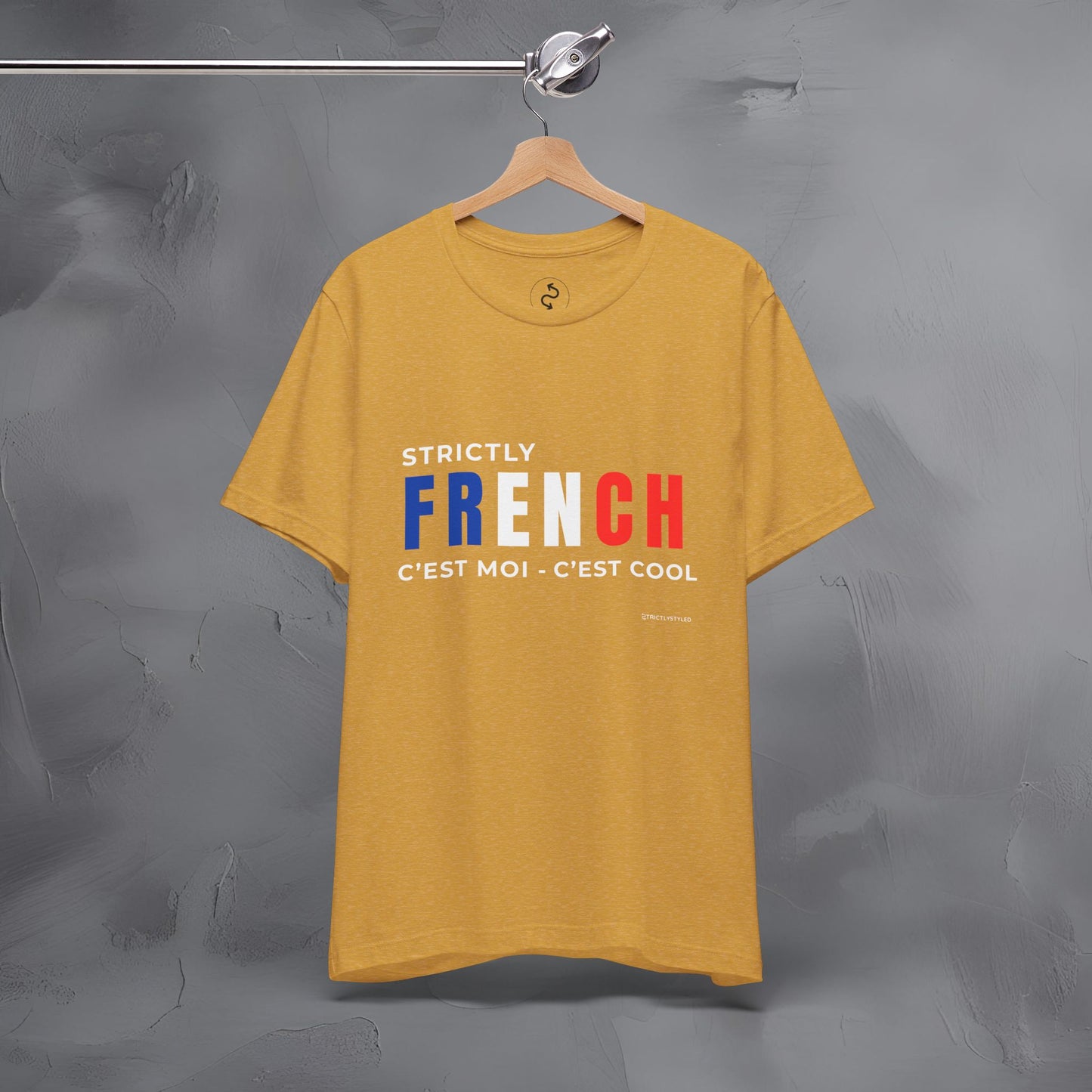 Strictly French – C’est Moi, C’est Cool T-Shirt | Fun Parisian Graphic Tee | French Lifestyle Streetwear Shirt