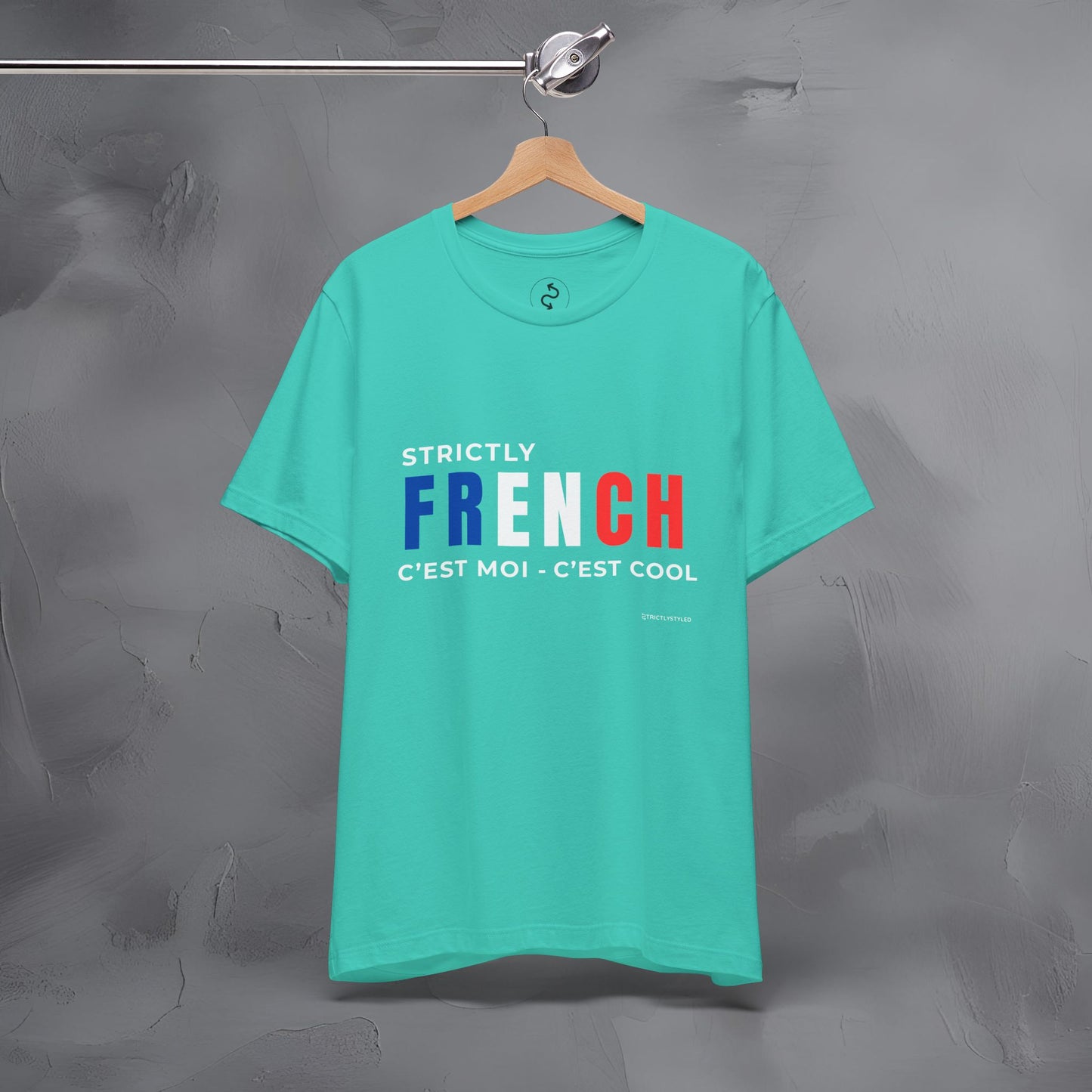 Strictly French – C’est Moi, C’est Cool T-Shirt | Fun Parisian Graphic Tee | French Lifestyle Streetwear Shirt