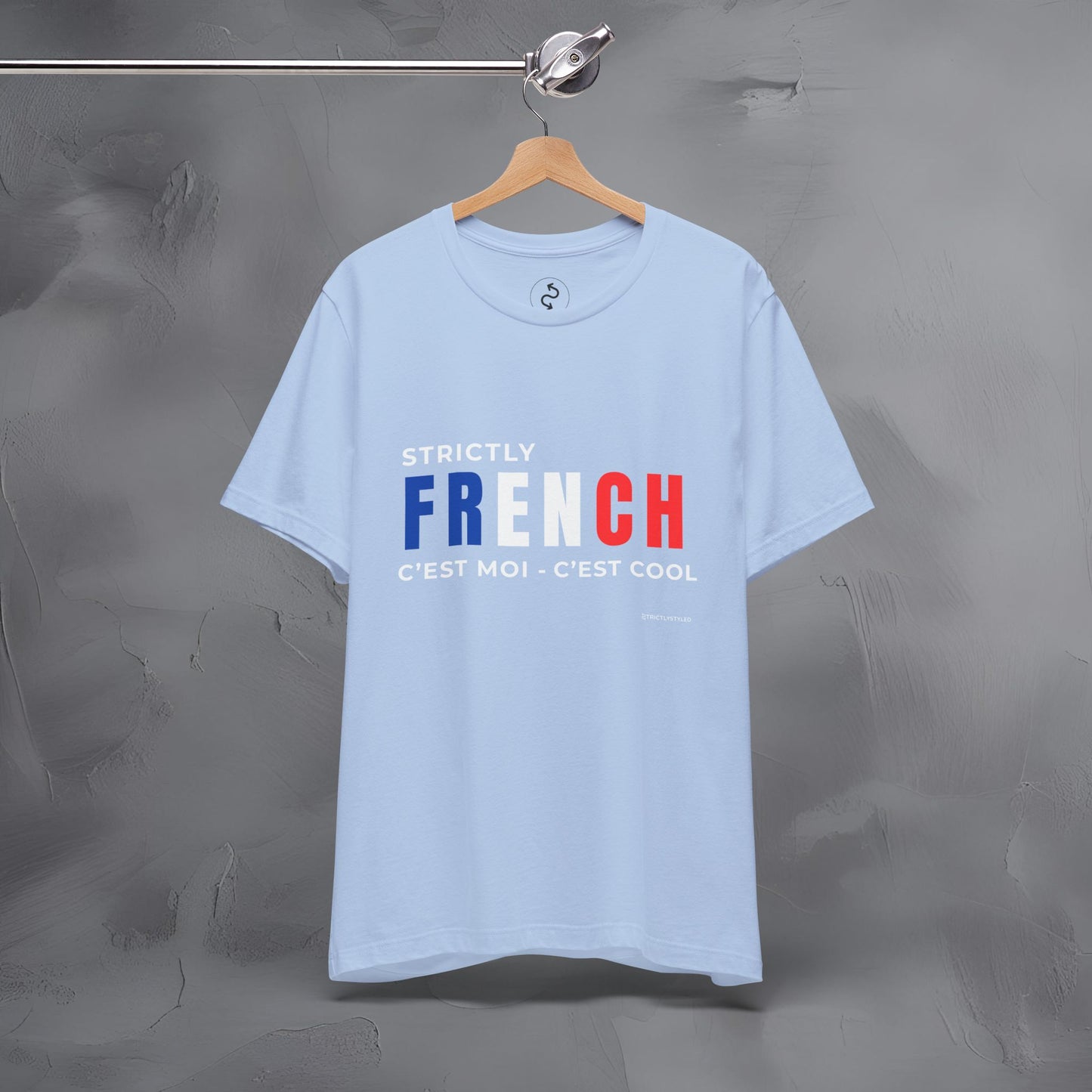 Strictly French – C’est Moi, C’est Cool T-Shirt | Fun Parisian Graphic Tee | French Lifestyle Streetwear Shirt
