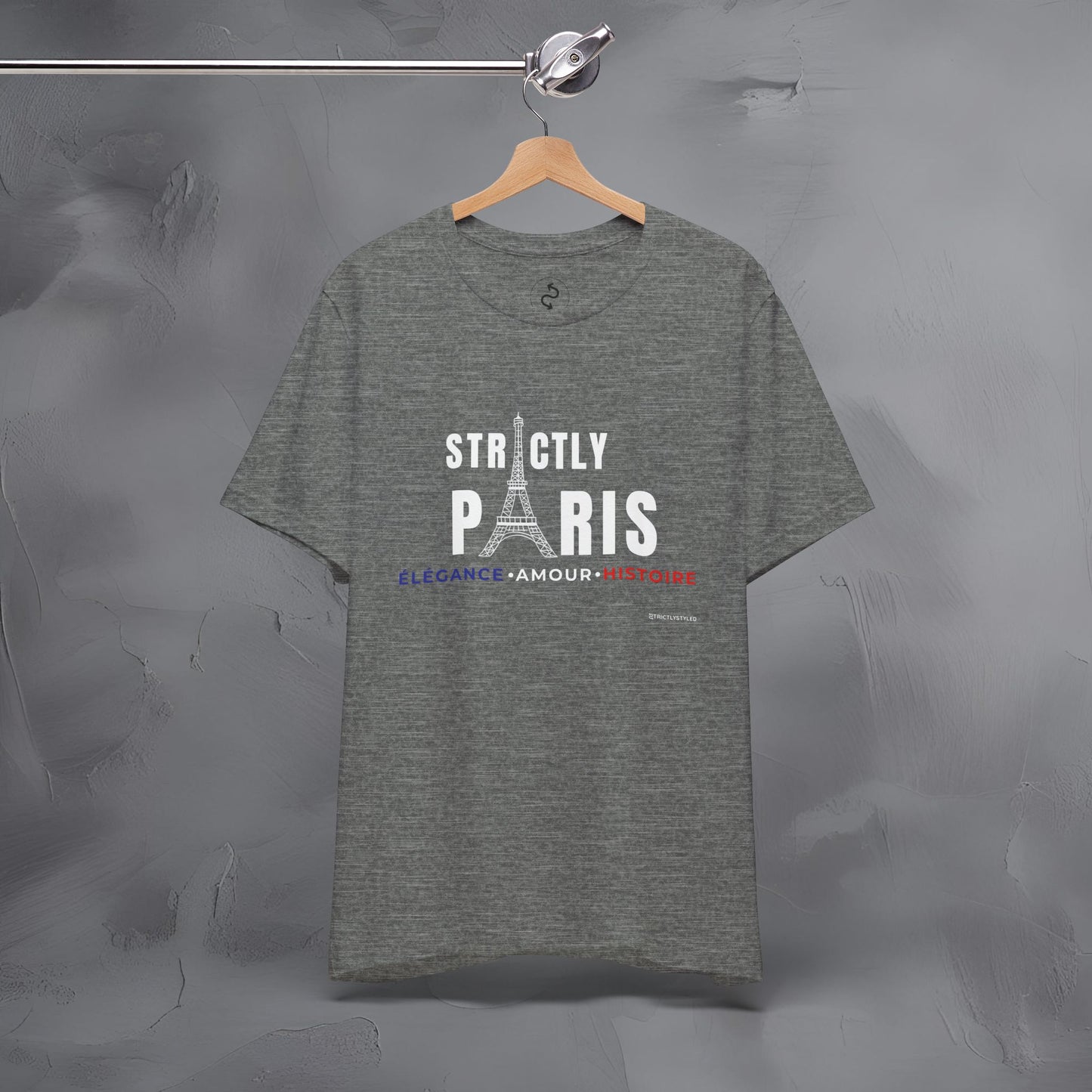 Strictly Paris – Élégance, Amour, Histoire T-Shirt - French City Pride Graphic Tee - Paris Lifestyle Streetwear Shirt